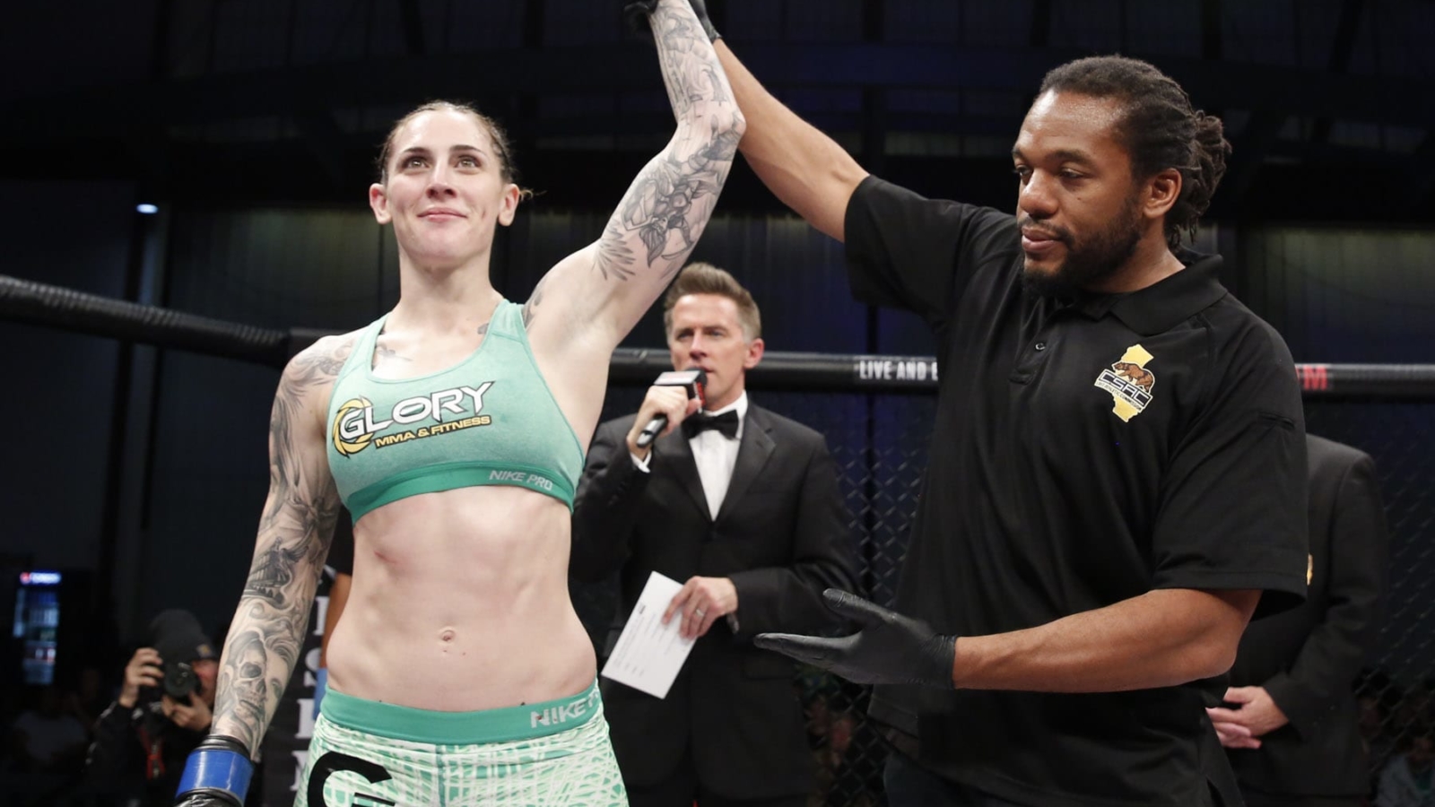 Megan Anderson vs Amanda Bell